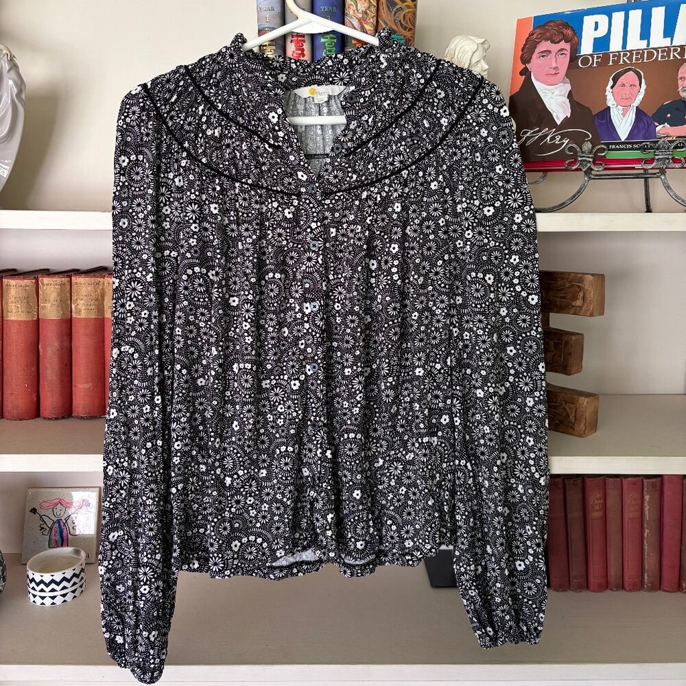 Boden Blouse Floral Black and White EUC - Size 4